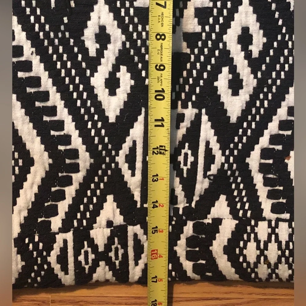 Mossimo Black & White Aztec Hex Knit Crossbody Duffle Bag L 15x19”